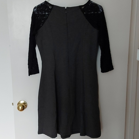 LNBF grey dress with lace sleeves - Picture 6 of 7